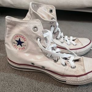 WHITE HIGHTOP CONVERSE